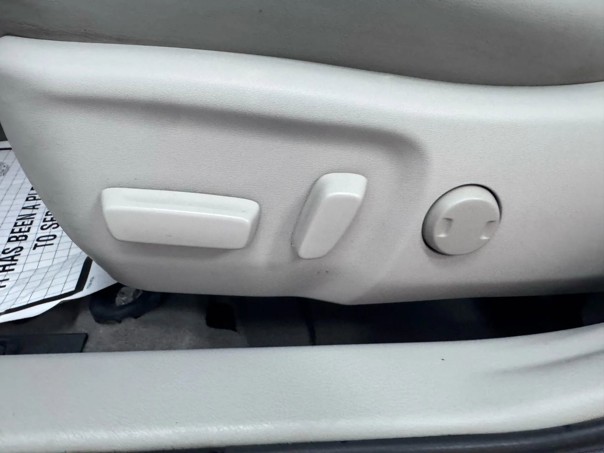 Used 2014 Toyota Camry XLE image 11