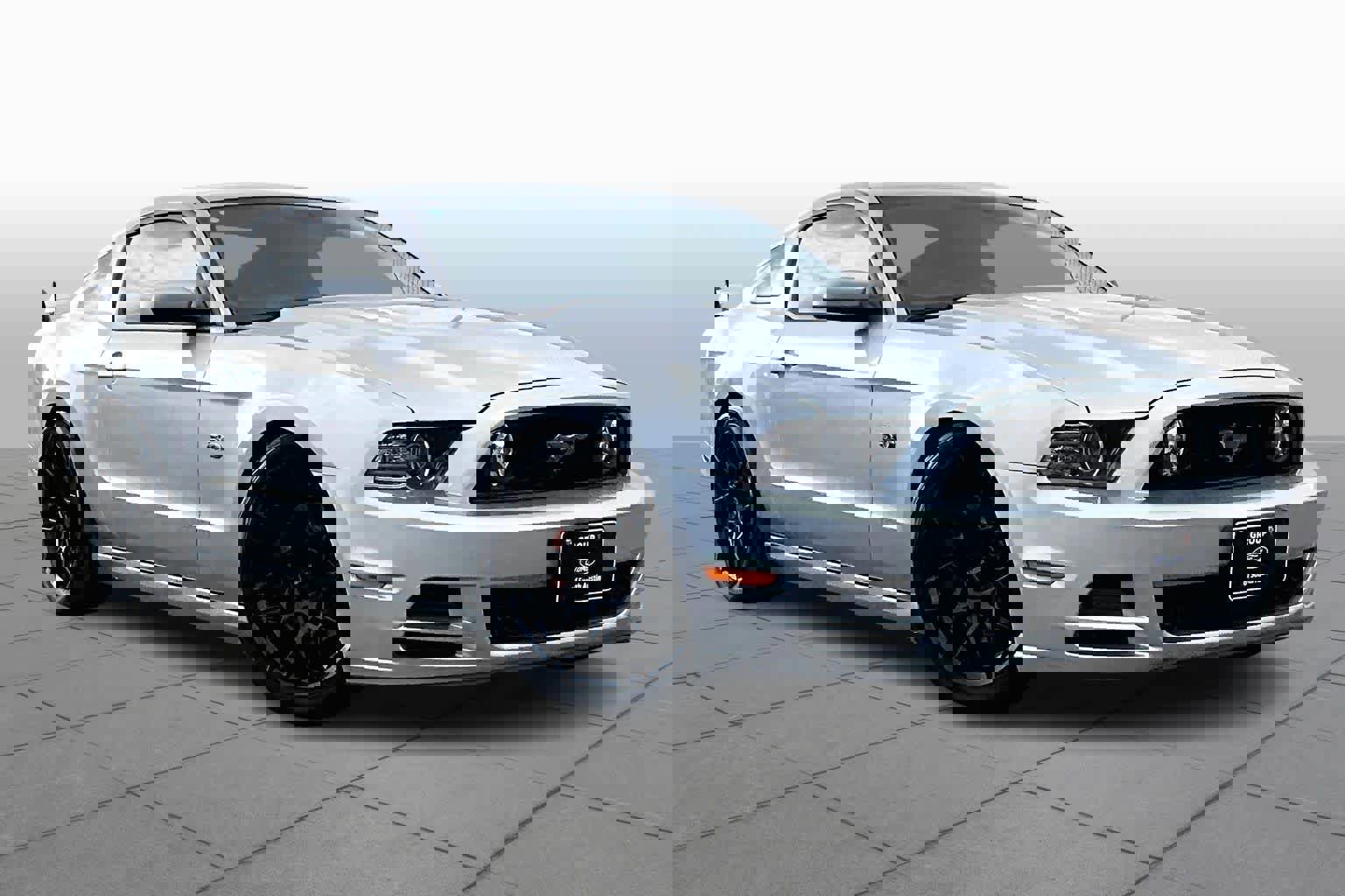 Used 2013 Ford Mustang GT image 3