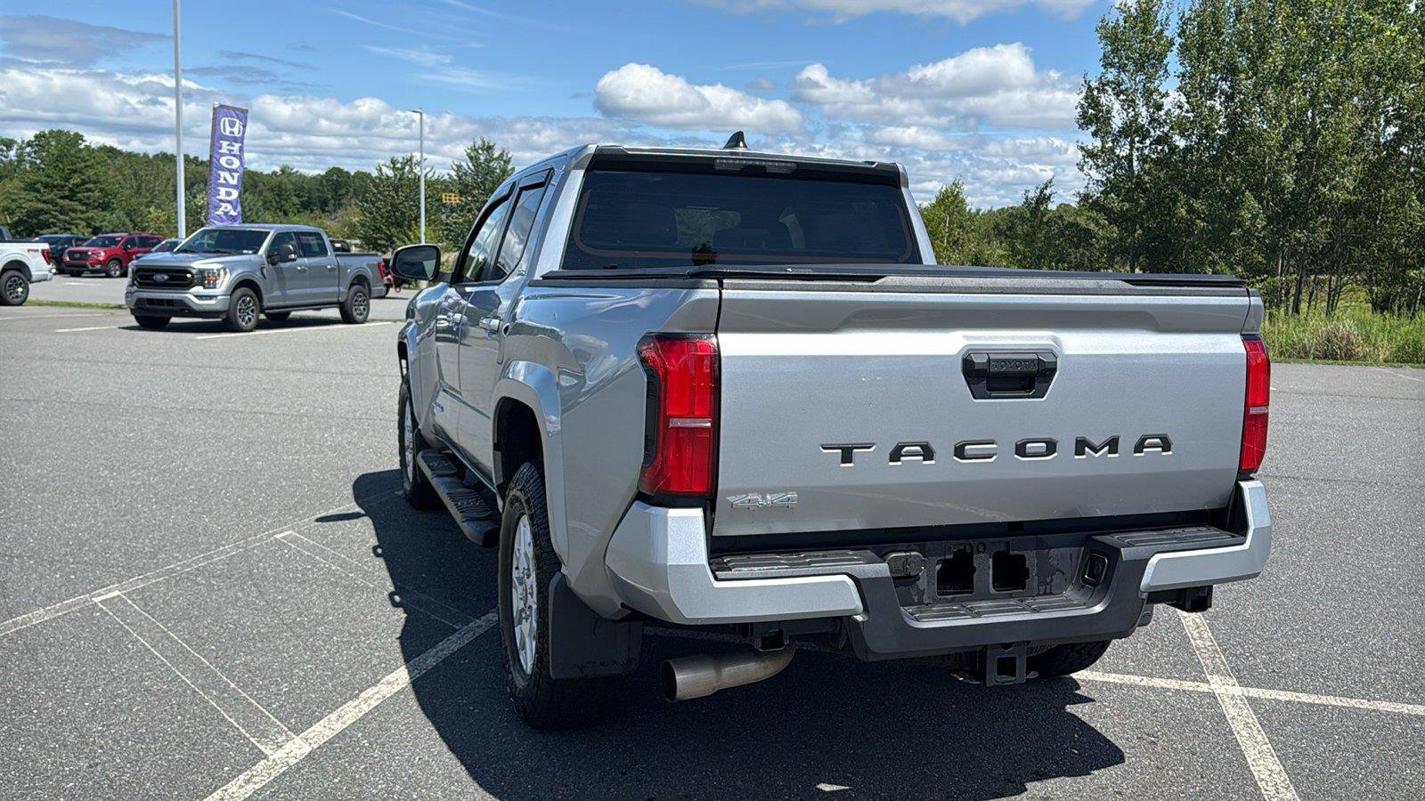 Used 2025 Toyota Tacoma SR5 AWD/4WD image 8