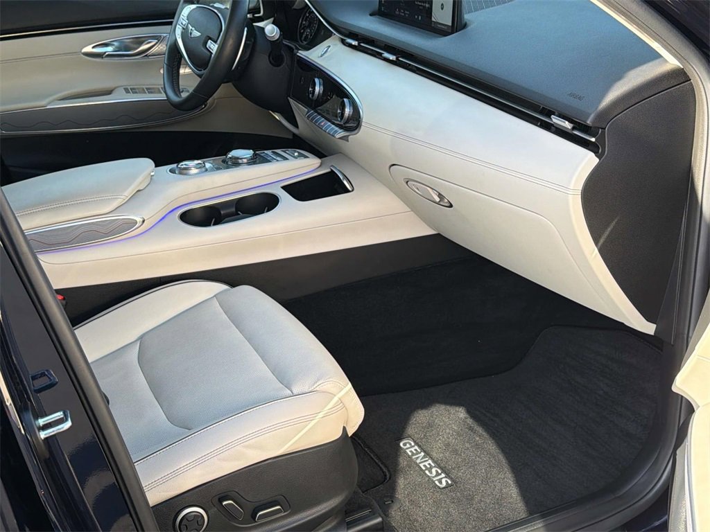 Used 2024 Genesis GV70 2.5T w/ Advanced Package image 28