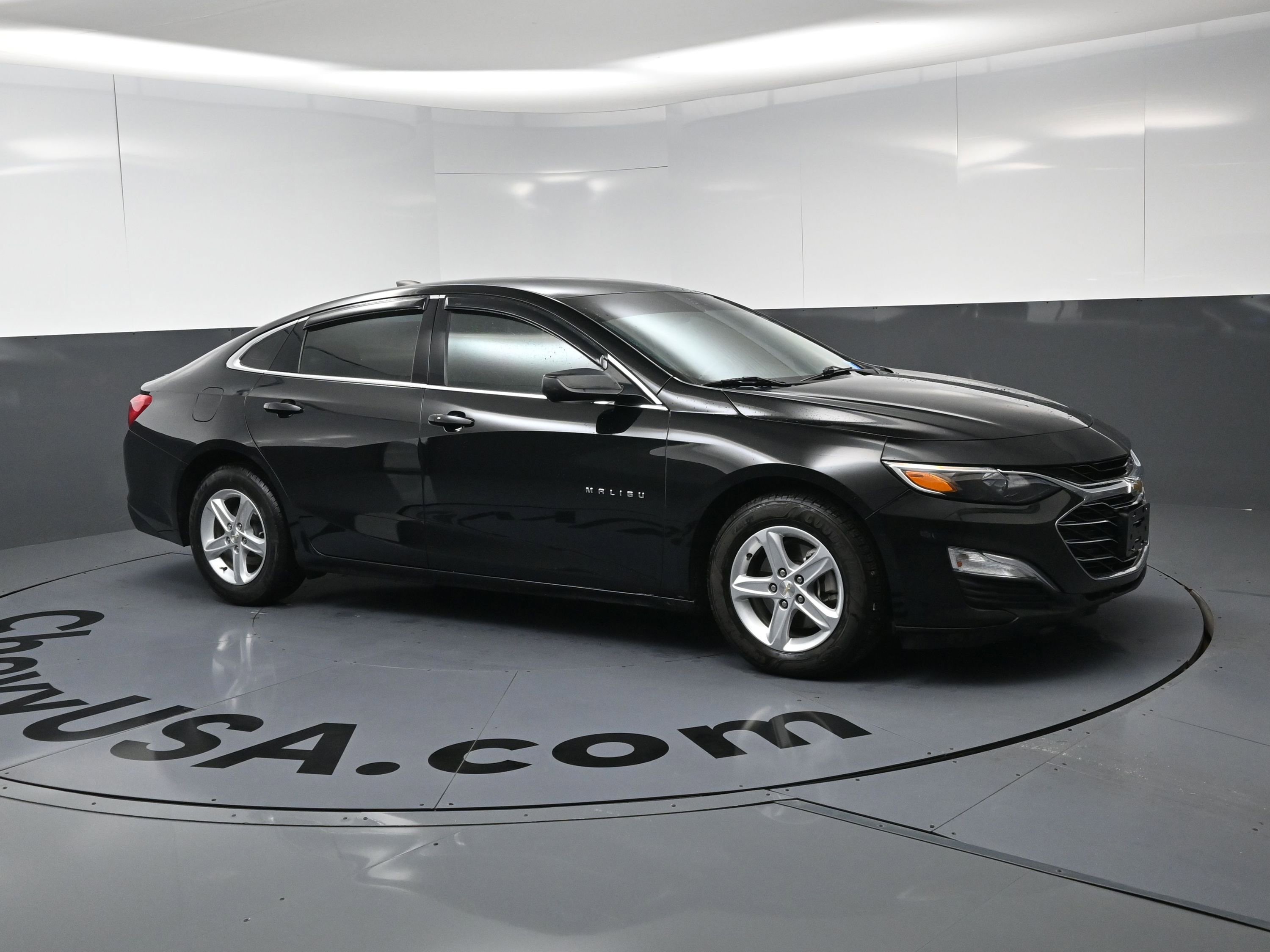 Used 2020 Chevrolet Malibu LS FWD image 2
