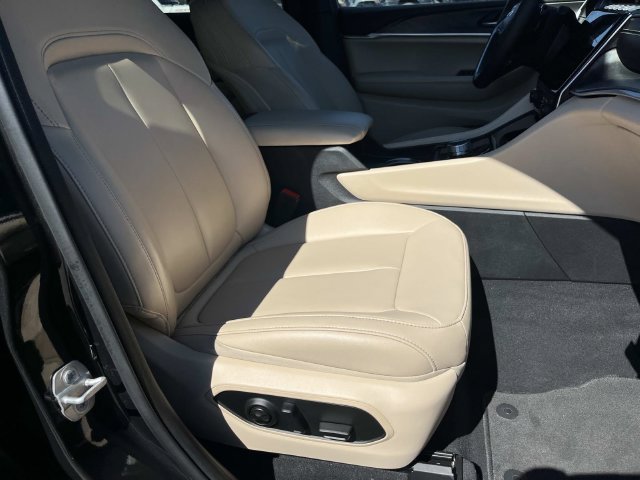 Certified 2024 Jeep Grand Cherokee L Limited w/ Black Appearance Package AWD/4WD image 25