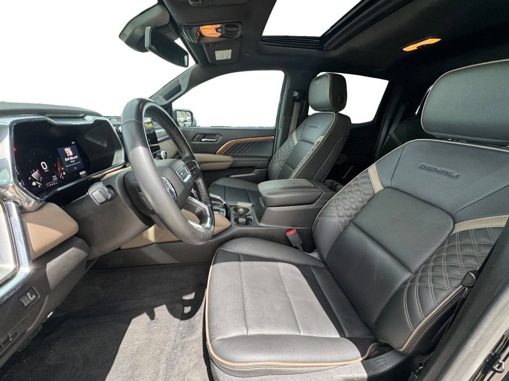 Certified 2023 GMC Canyon Denali w/ Denali Black Edition AWD/4WD image 10