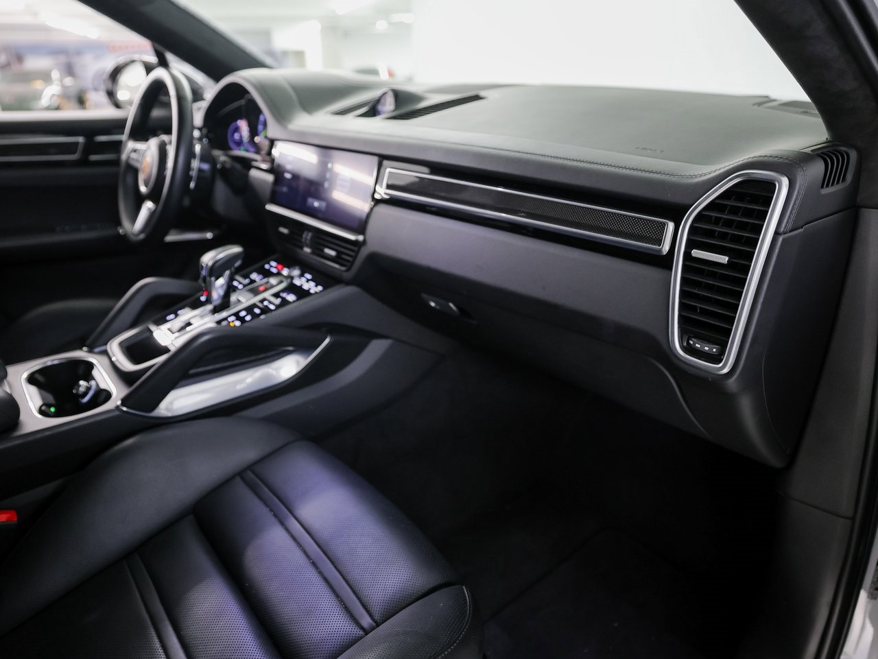 Certified 2022 Porsche Cayenne Turbo S image 28