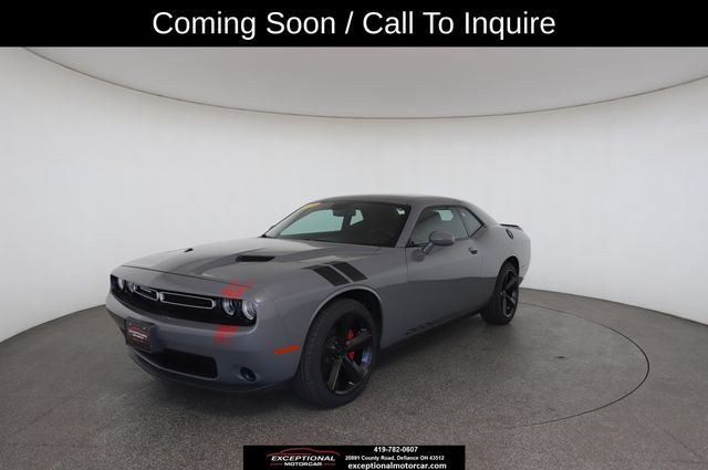 Used 2018 Dodge Challenger SXT RWD image 2
