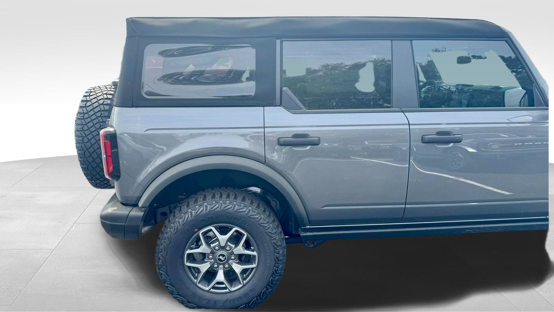 New 2025 Ford Bronco Badlands image 6