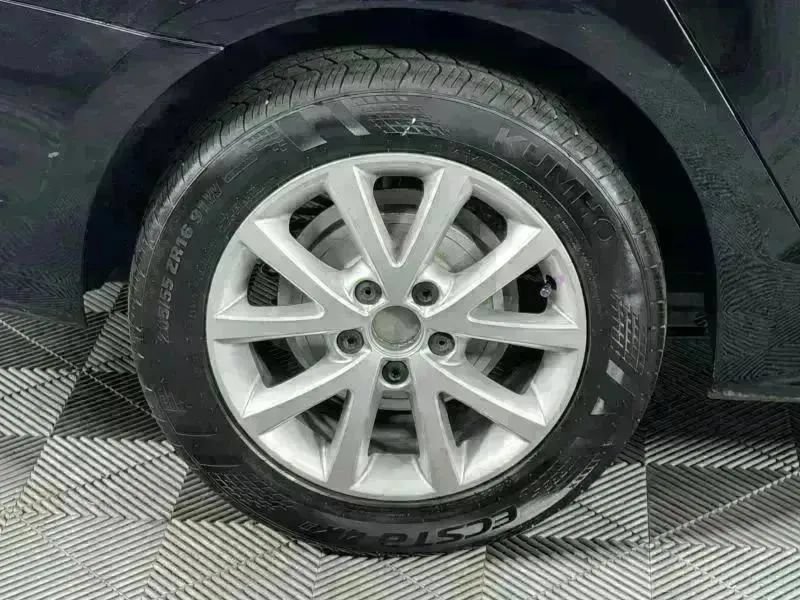 Used 2012 Volkswagen Jetta SE FWD image 25