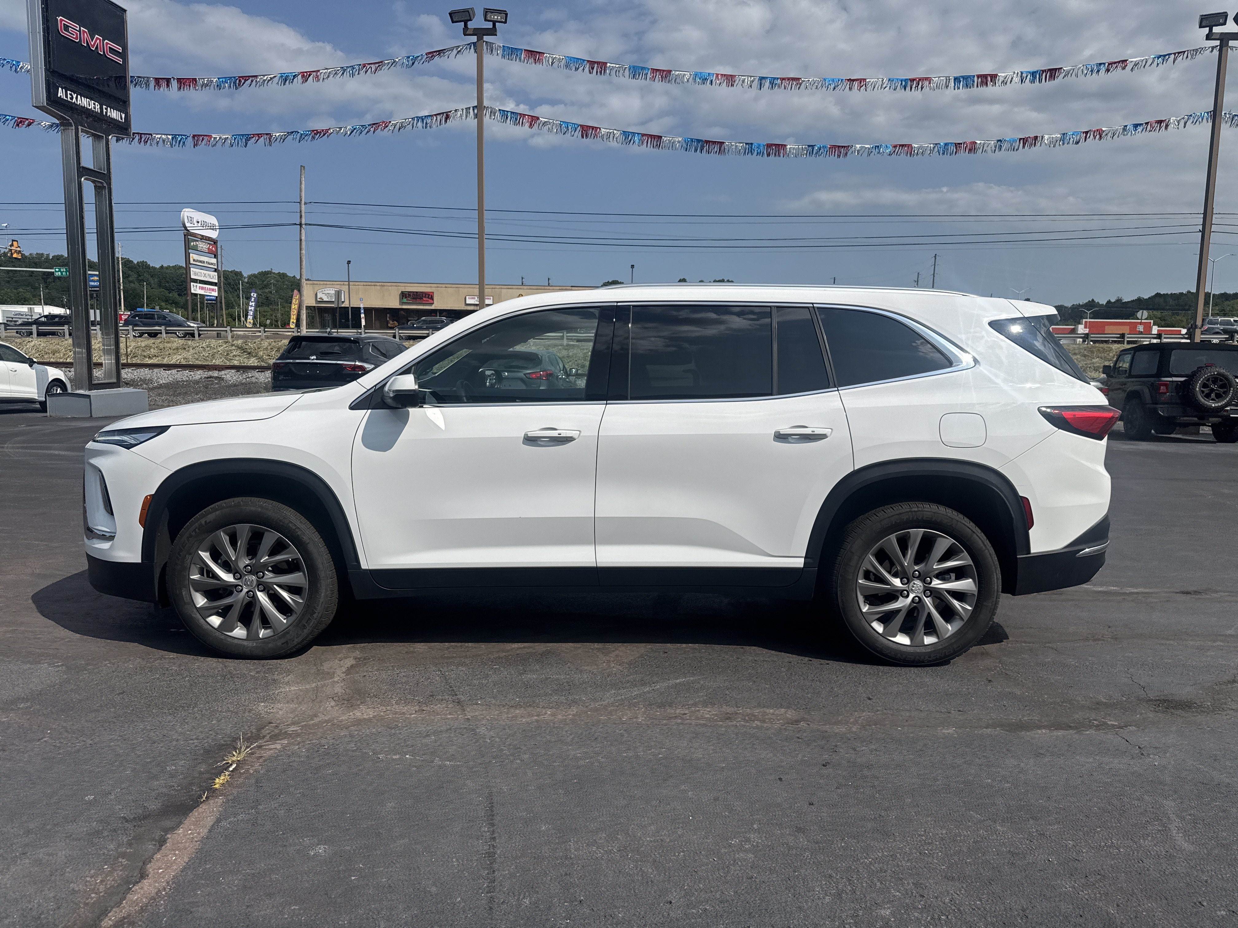 Used 2026 Buick Enclave Preferred AWD/4WD image 7