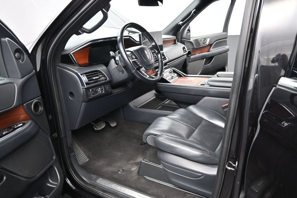 Used 2022 Lincoln Navigator Reserve AWD/4WD image 9