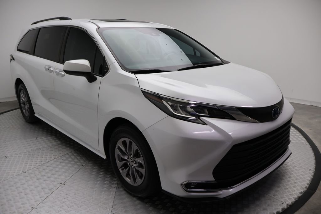 Used 2022 Toyota Sienna XLE FWD image 6