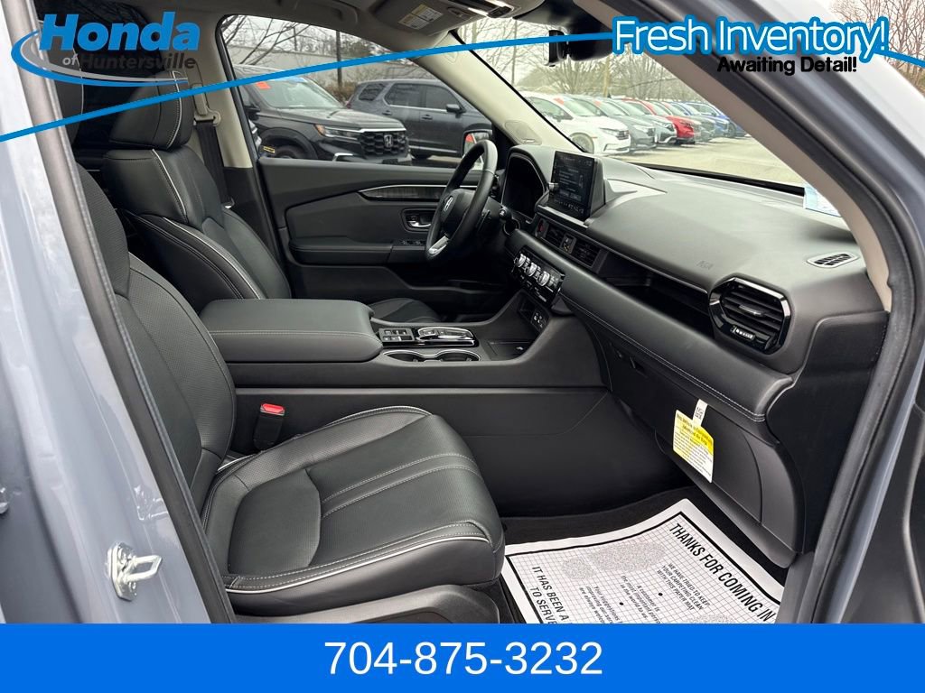 Used 2025 Honda Pilot Elite image 19