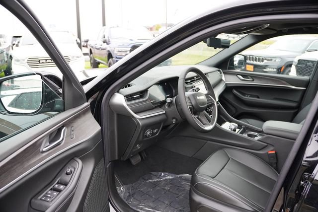 New 2025 Jeep Grand Cherokee Limited w/ Luxury Tech Group II image 10