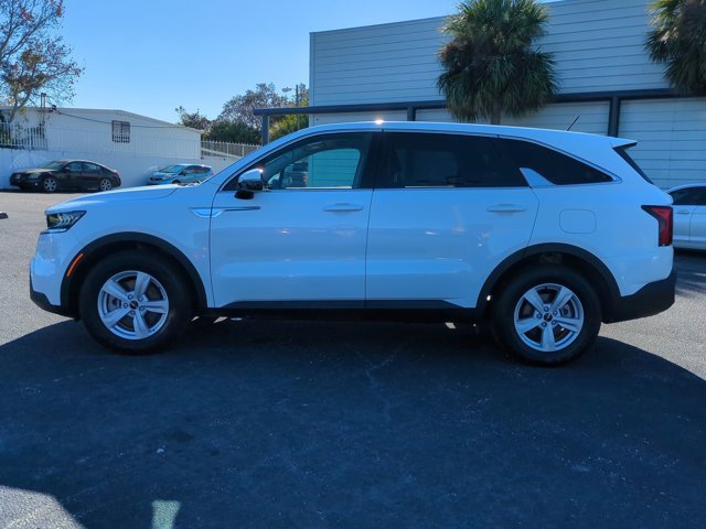 Used 2023 Kia Sorento LX image 7