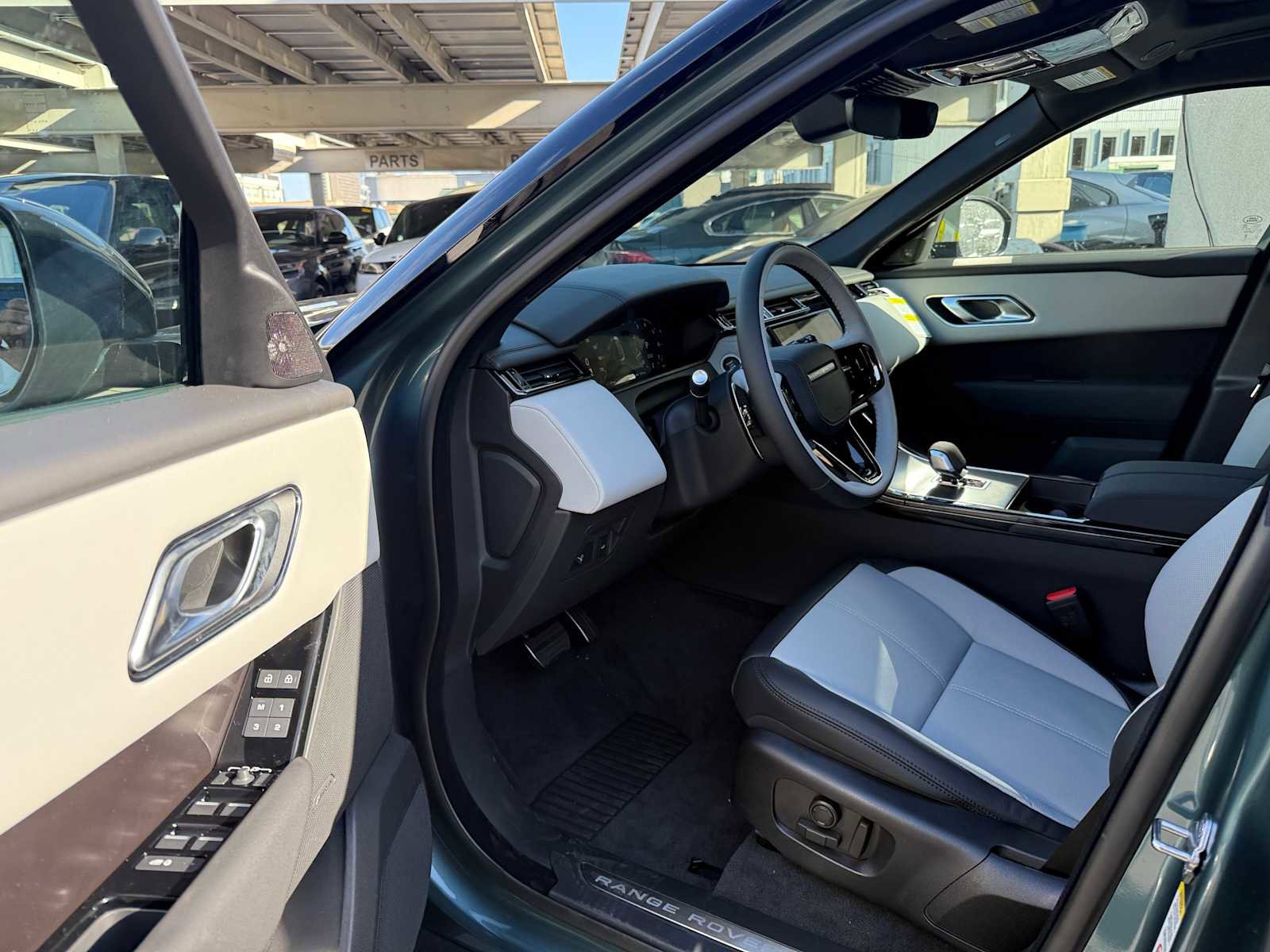 New 2026 Land Rover Range Rover Velar Dynamic SE image 16