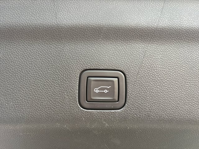Used 2024 GMC Yukon Denali AWD/4WD image 18