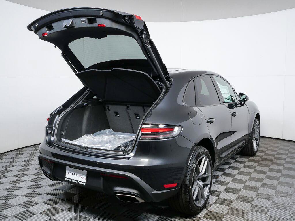 Certified 2026 Porsche Macan AWD/4WD image 27