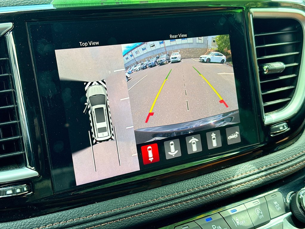 Used 2024 Chrysler Pacifica Pinnacle FWD image 16