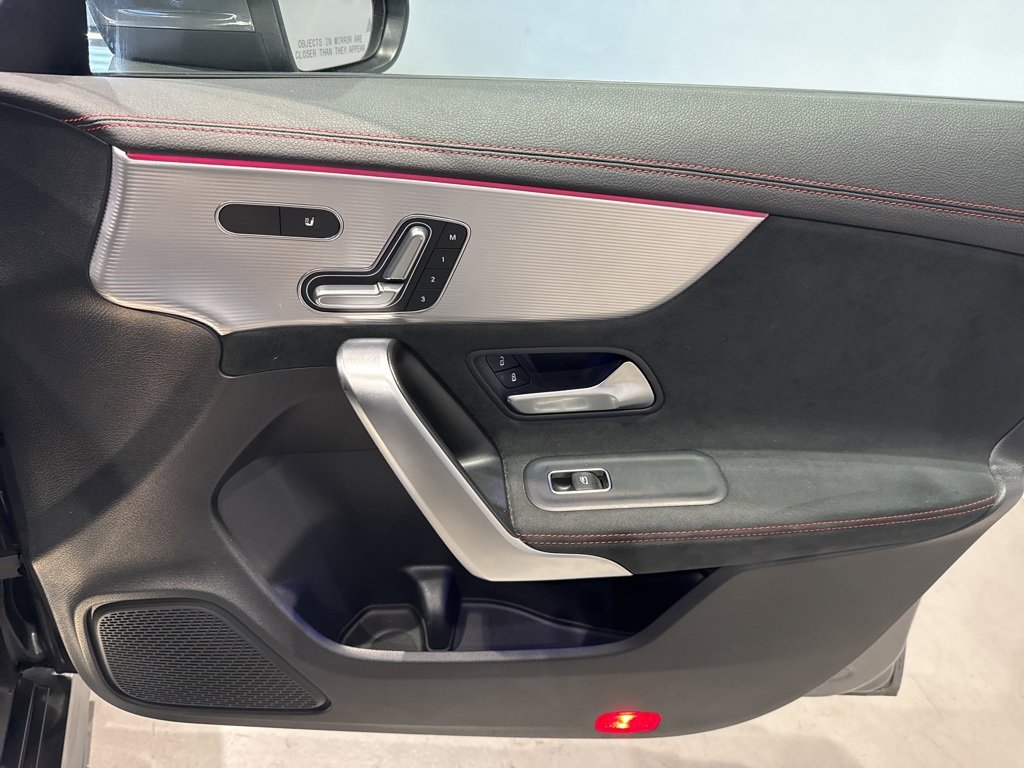 Used 2023 Mercedes-Benz CLA 250 4MATIC image 39