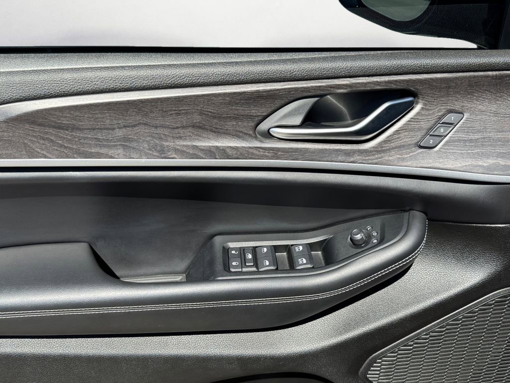 Used 2023 Jeep Grand Cherokee L Limited w/ Luxury Tech Group II image 23