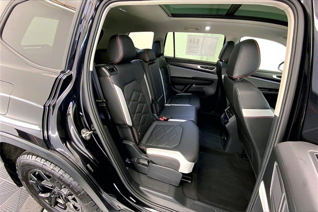 Used 2025 Volkswagen Atlas Peak Edition SE image 27