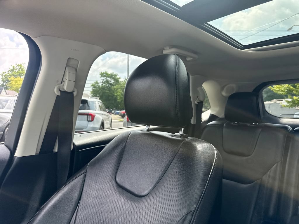 Used 2019 Ford Edge Titanium w/ Equipment Group 301A AWD/4WD image 40