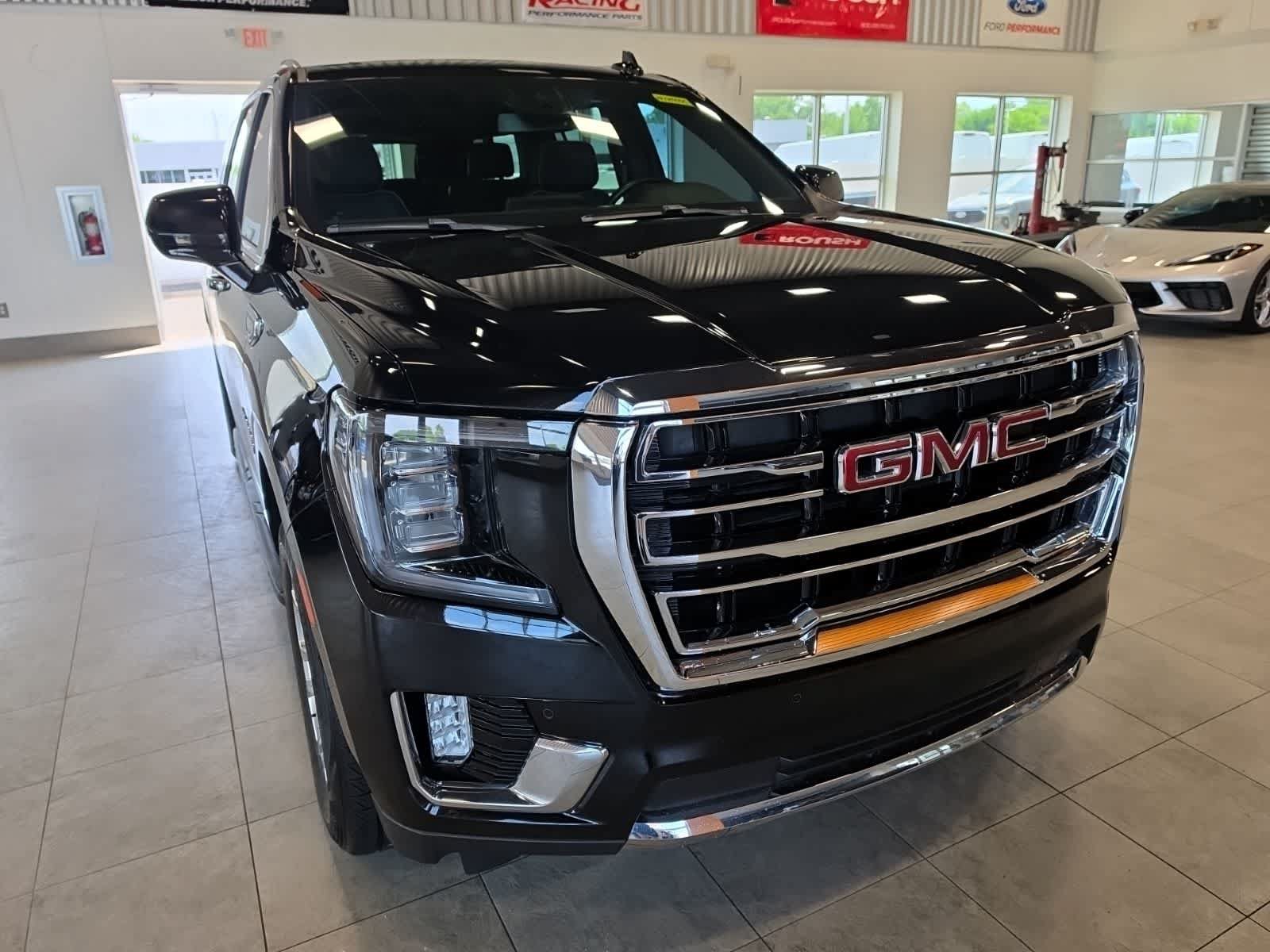Used 2023 GMC Yukon XL SLT AWD/4WD image 4