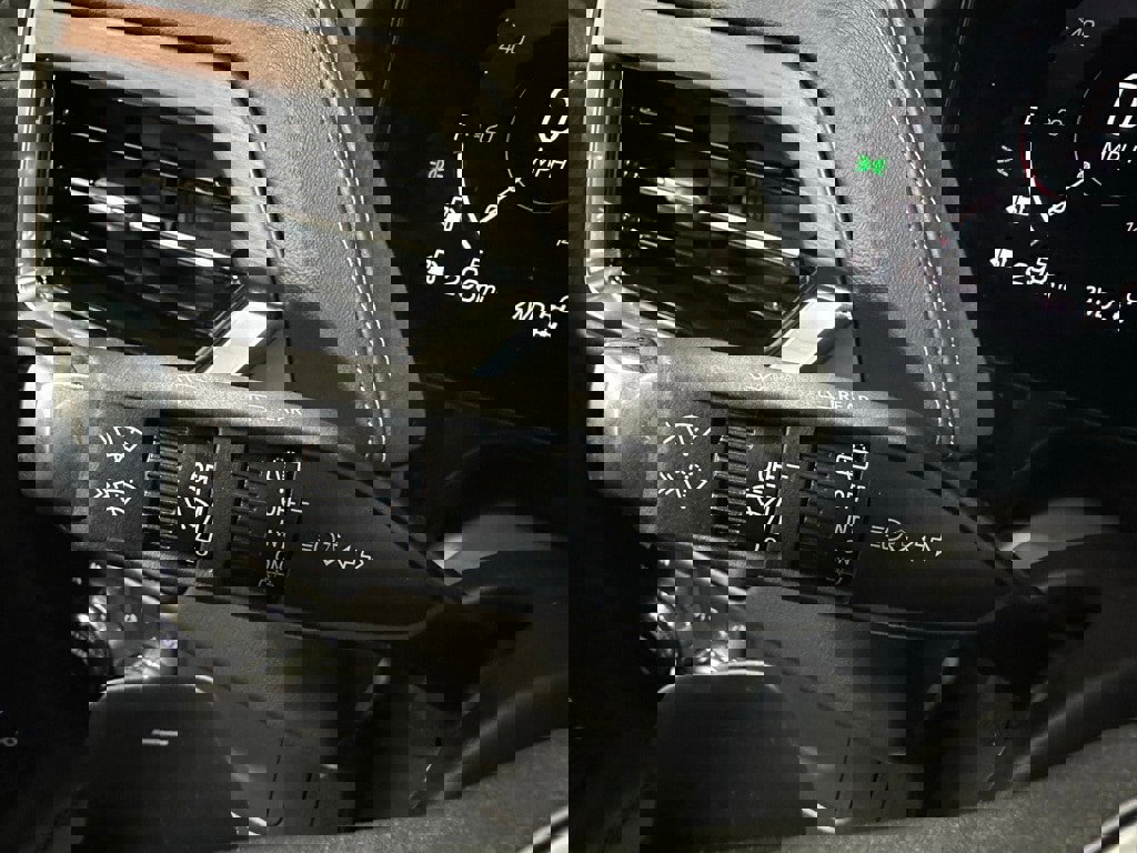 Used 2025 GMC Yukon XL Denali w/ Sun & Power Step Package image 22