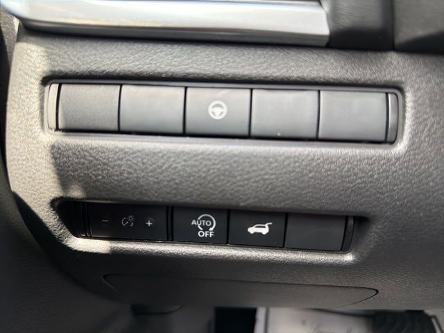 Used 2025 Nissan Rogue SV w/ SV Premium Package image 22