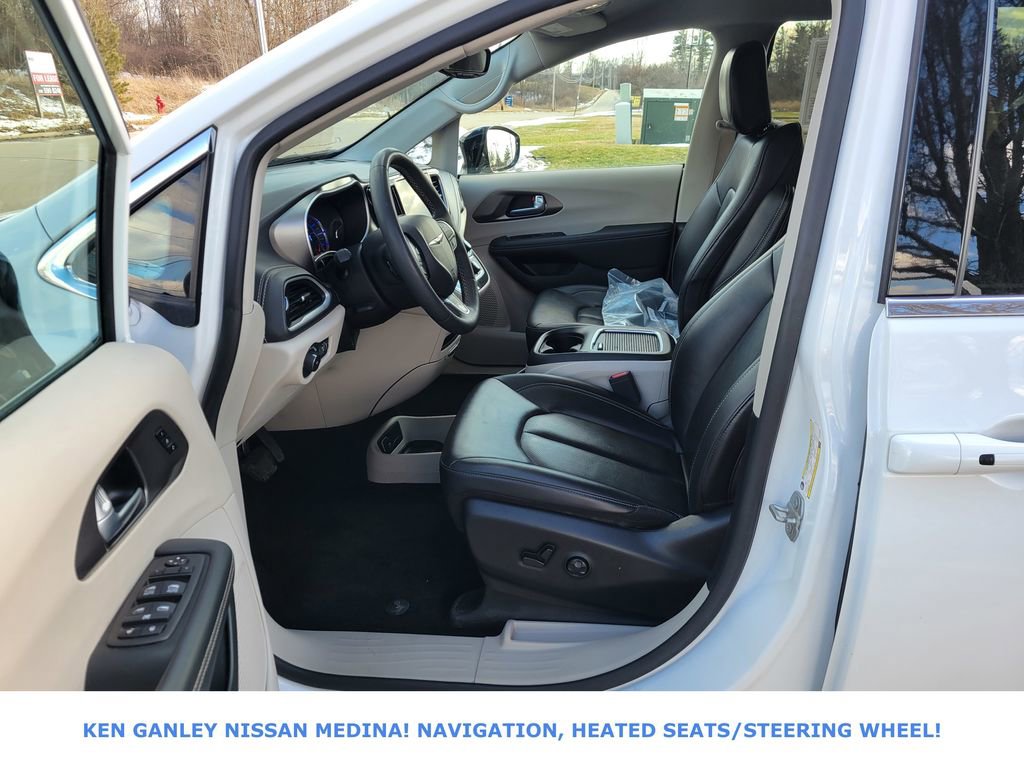 Used 2024 Chrysler Pacifica Select image 37
