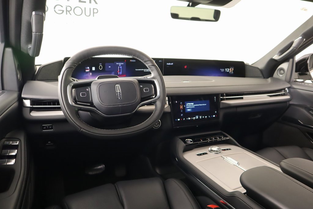 New 2025 Lincoln Navigator L Reserve w/ Jet Appearance Package image 2