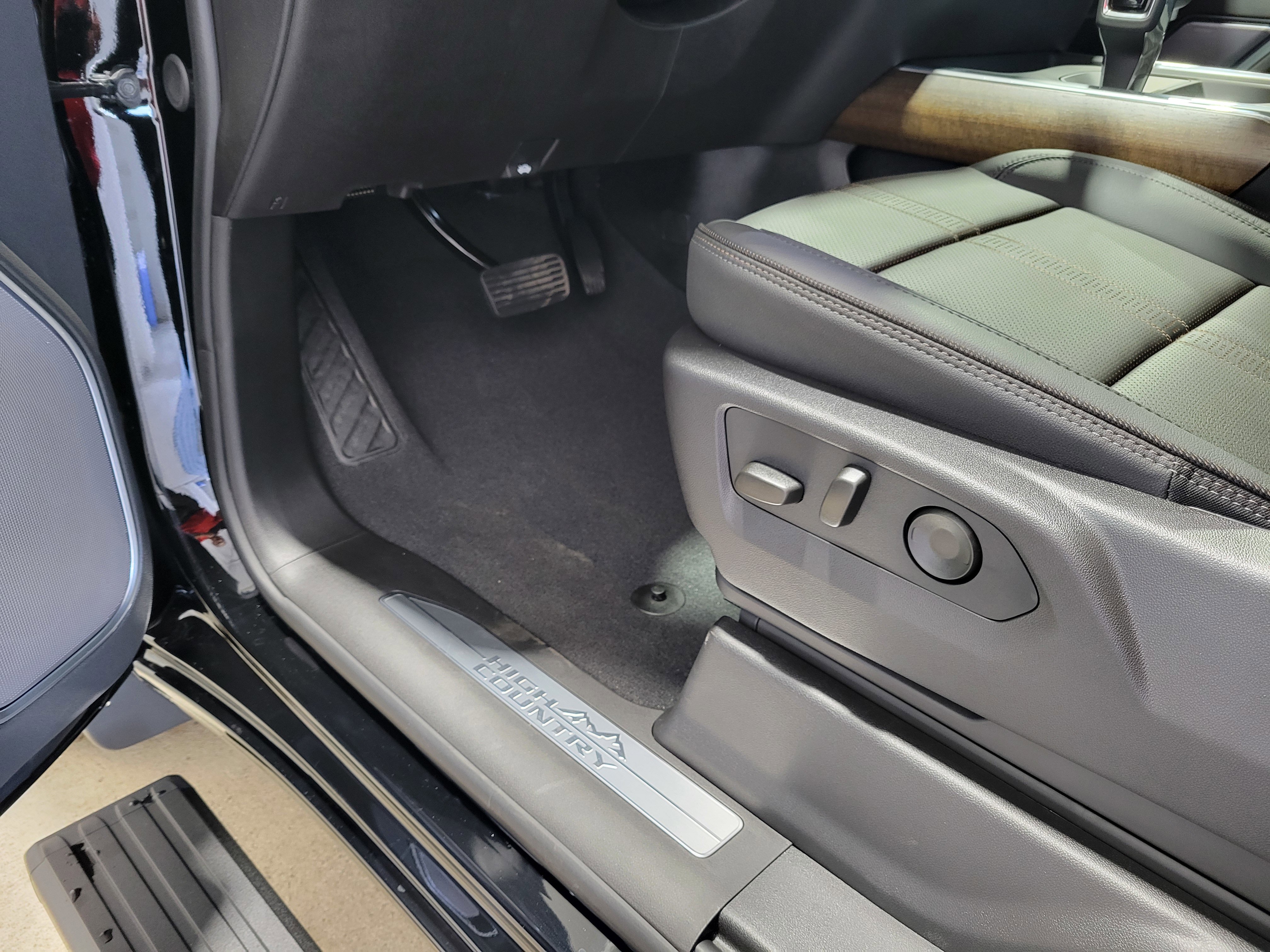 New 2026 Chevrolet Silverado 1500 High Country w/ Midnight Edition image 32