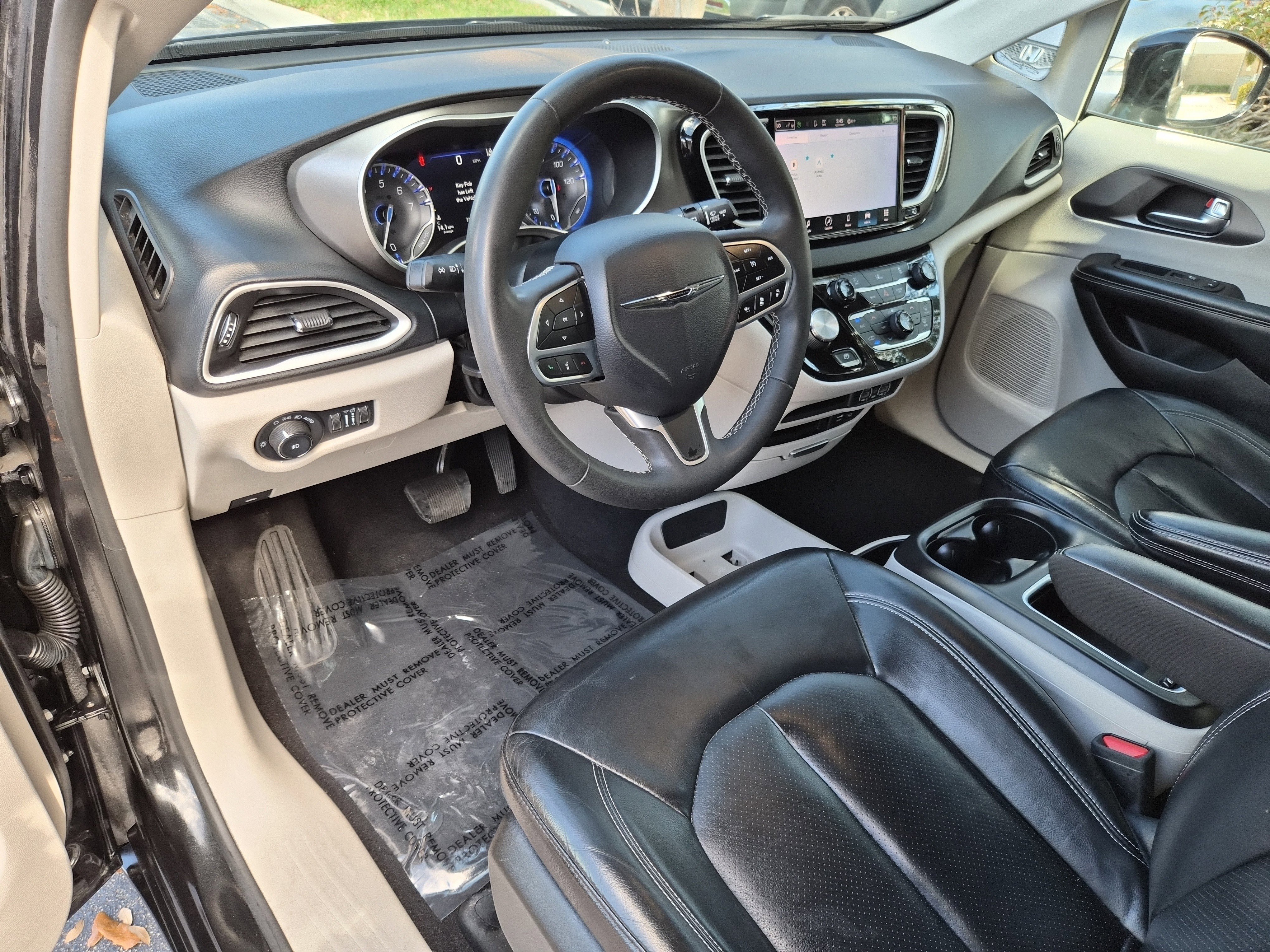 Used 2022 Chrysler Pacifica Touring-L image 16