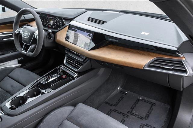 Used 2023 Audi e-tron GT Premium Plus image 25