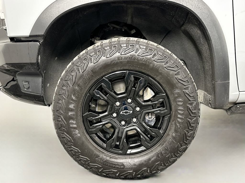 Used 2025 Chevrolet Silverado 1500 ZR2 w/ Technology Package image 32