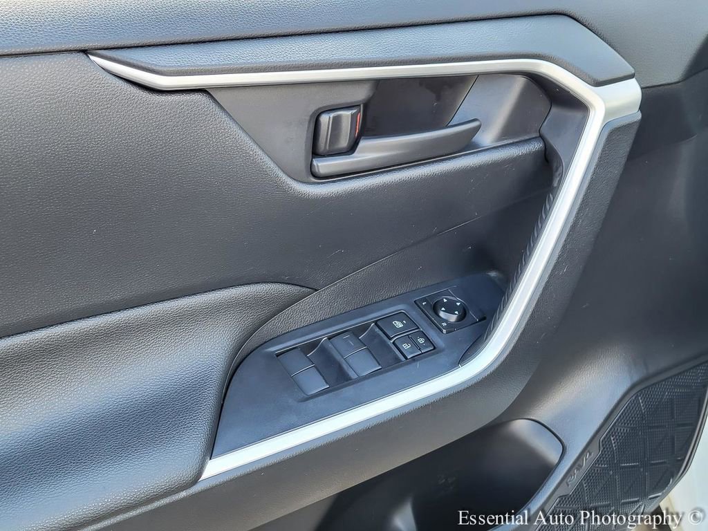 Used 2021 Toyota RAV4 SE w/ Weather & Moonroof Package image 14