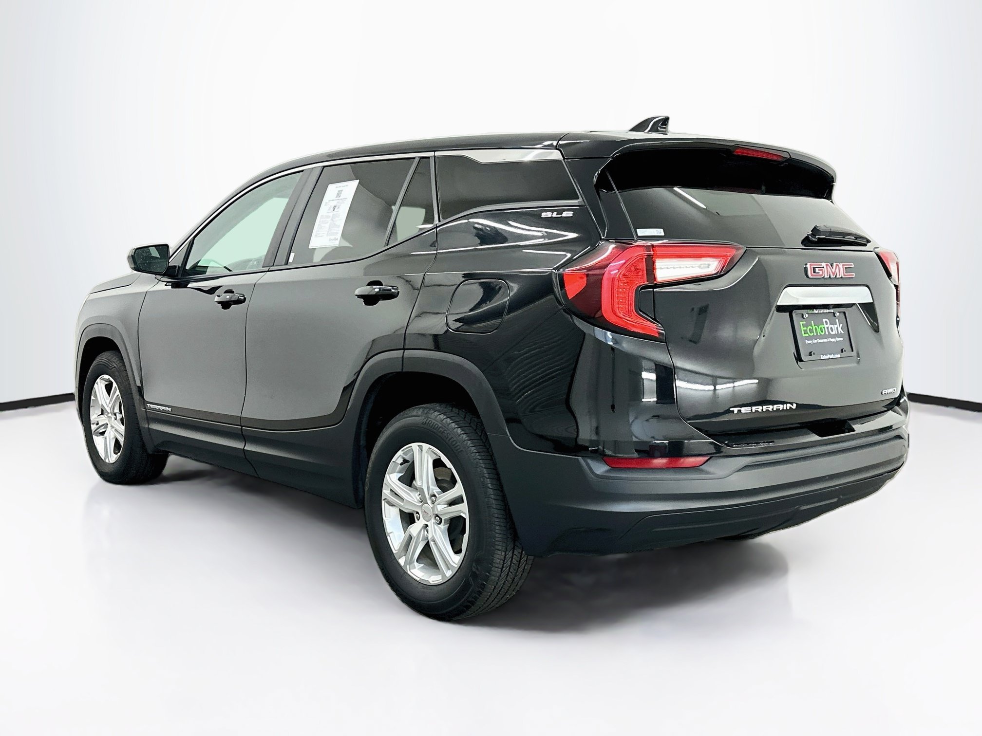 Used 2024 GMC Terrain SLE AWD/4WD image 5