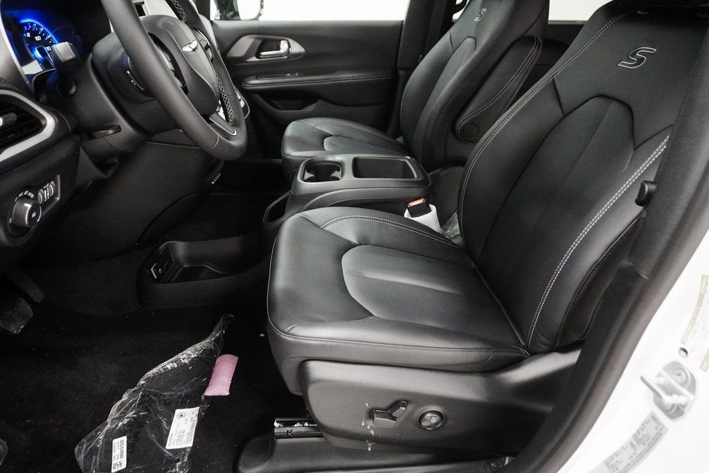 New 2026 Chrysler Pacifica Select w/ S Appearance Package image 11