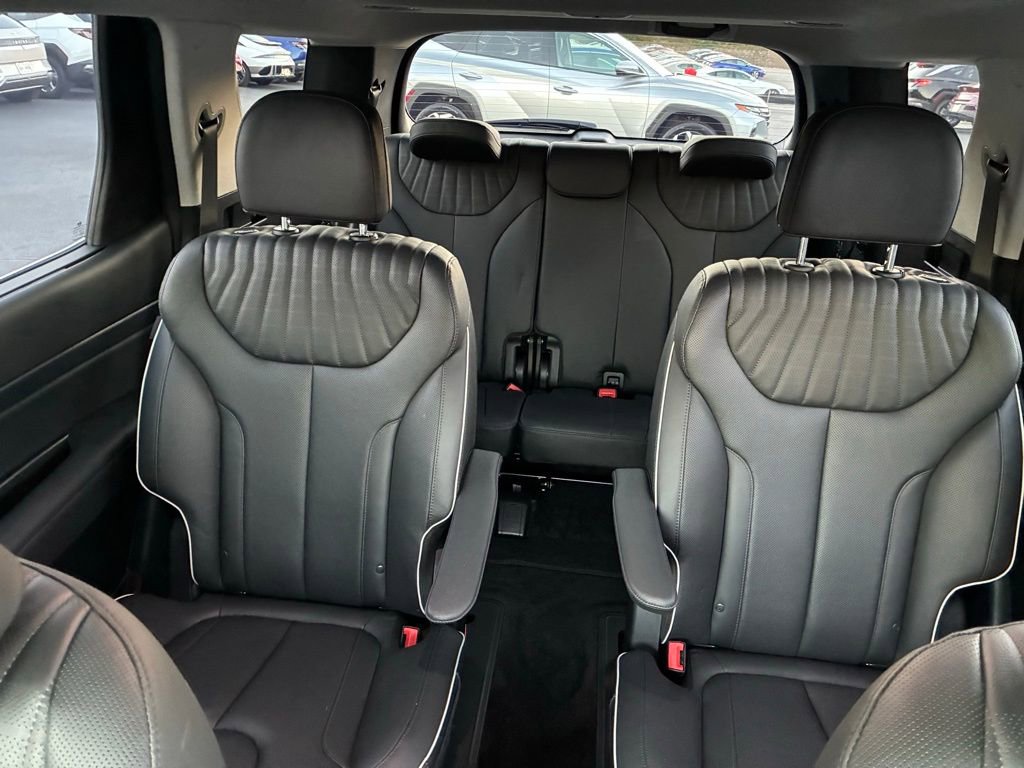 Used 2023 Hyundai Palisade Limited w/ Cargo Package image 18