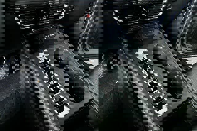 Certified 2025 Volkswagen Atlas SE image 20