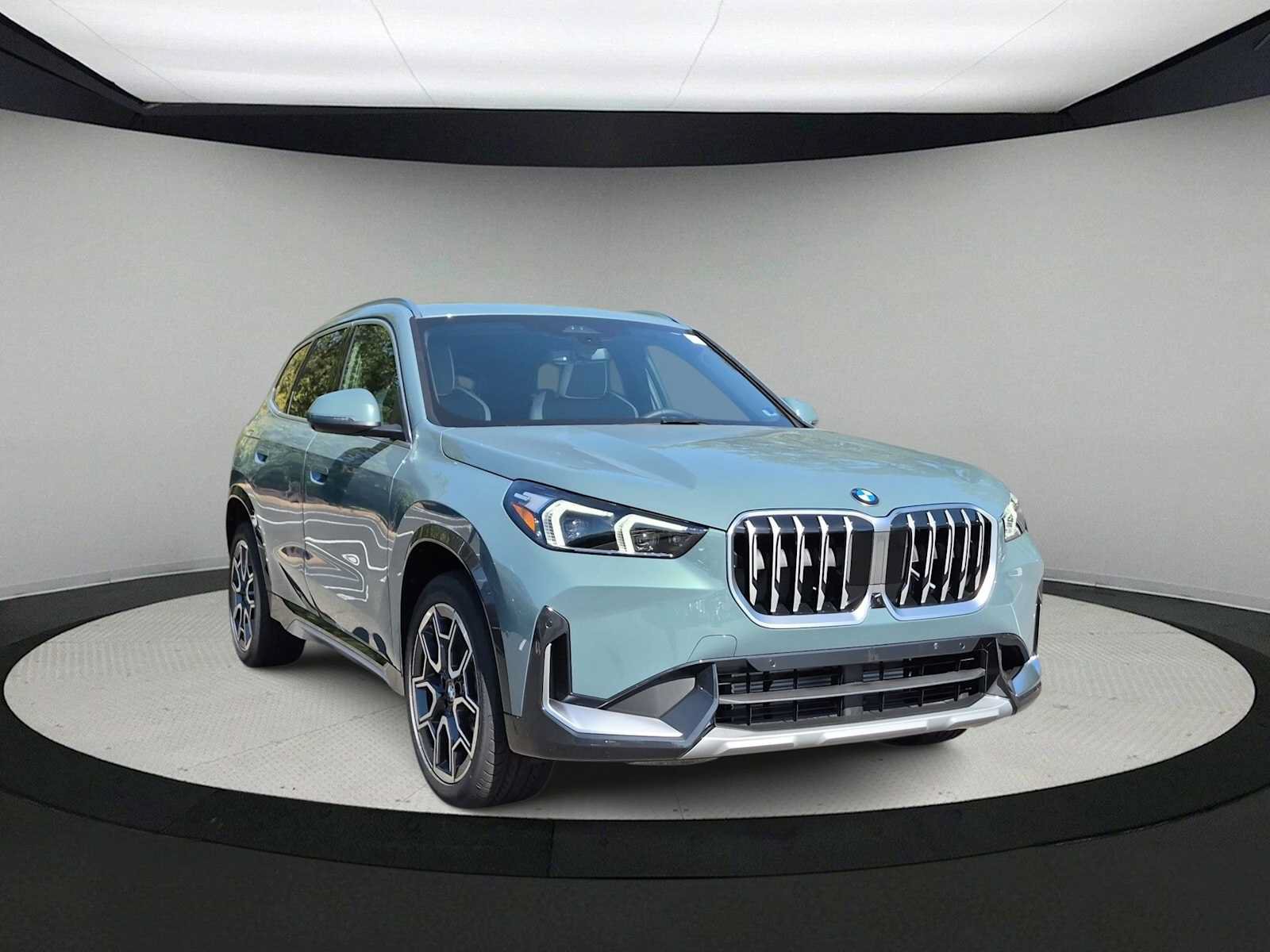 New 2027 BMW X1 xDrive28i AWD/4WD image 2