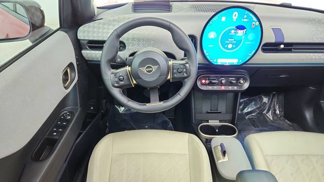 Used 2025 MINI Cooper 4-Door Hardtop image 35