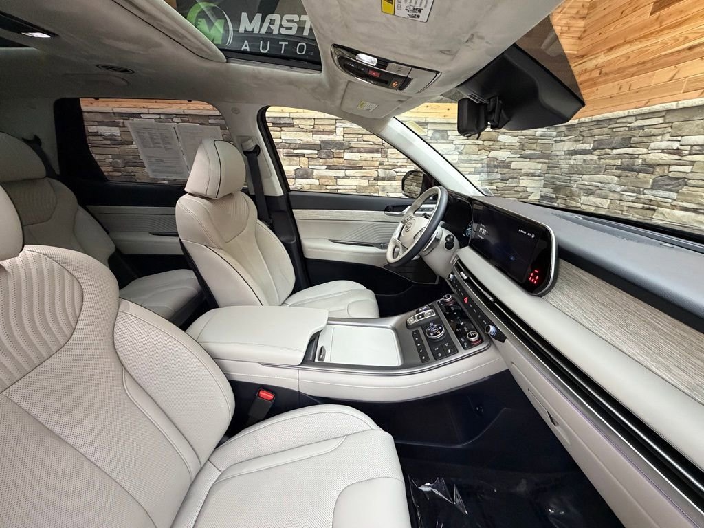 Used 2023 Hyundai Palisade Calligraphy image 14