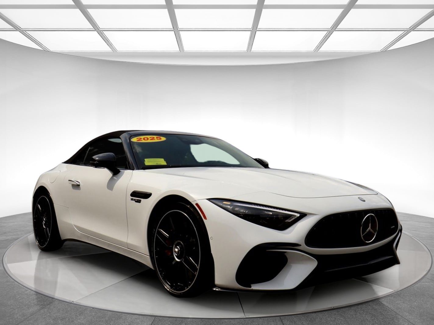 Used 2025 Mercedes-Benz SL 63 AMG 4MATIC image 3