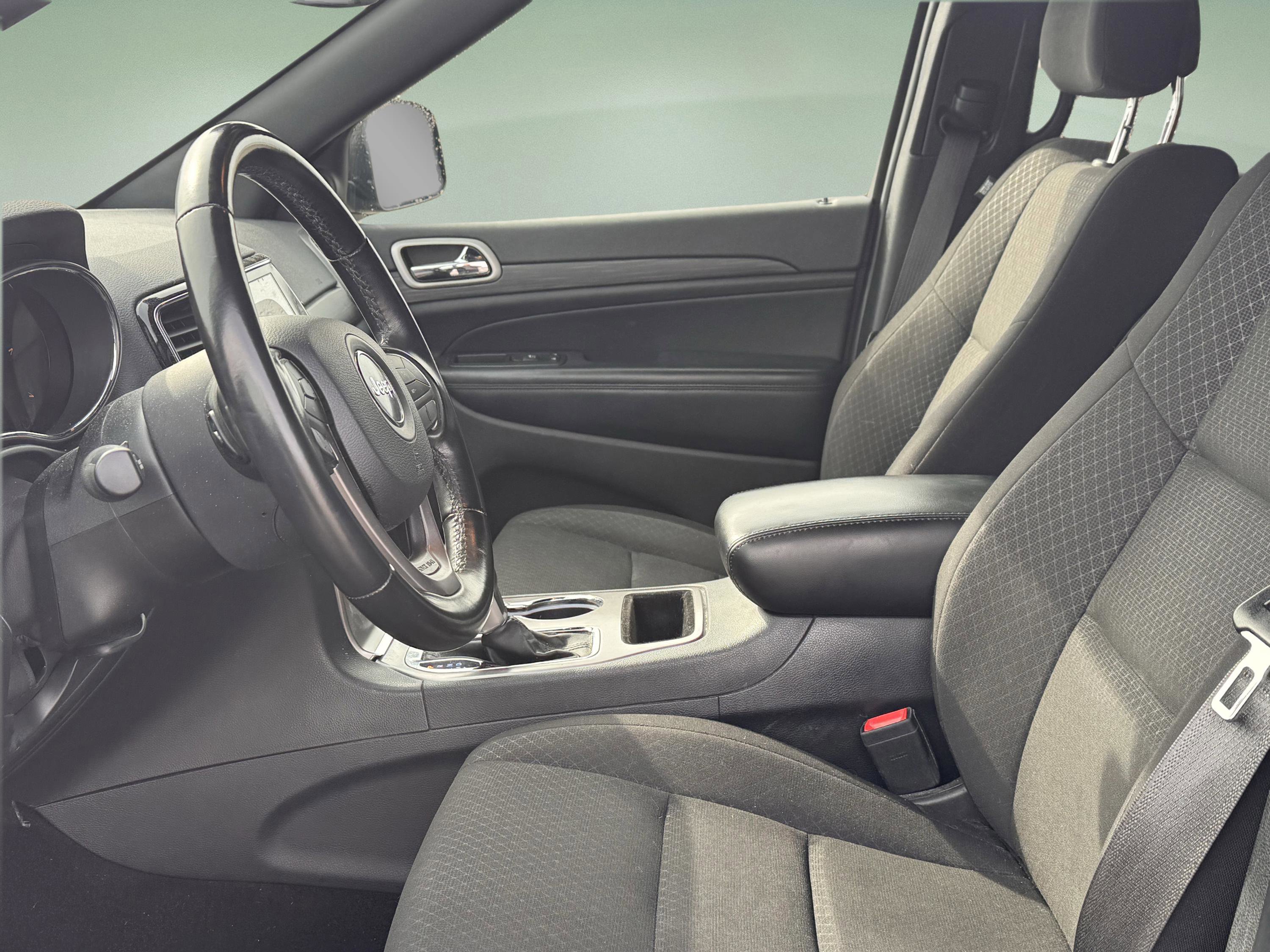 Used 2020 Jeep Grand Cherokee Laredo w/ 18" Wheel & 8.4" Radio Group image 8