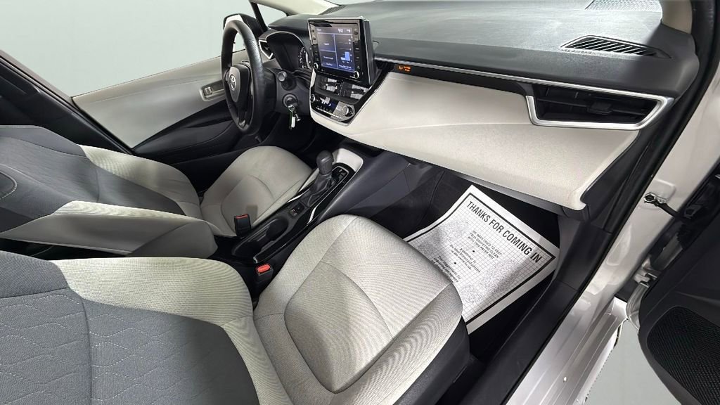 Used 2022 Toyota Corolla LE image 31