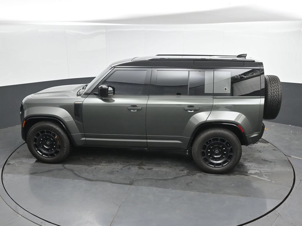 Used 2025 Land Rover Defender 110 AWD/4WD image 38
