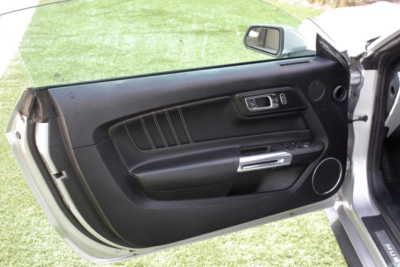 Used 2017 Ford Mustang Premium image 38