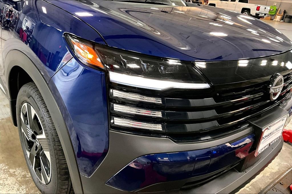 Certified 2025 Nissan Kicks SV image 9