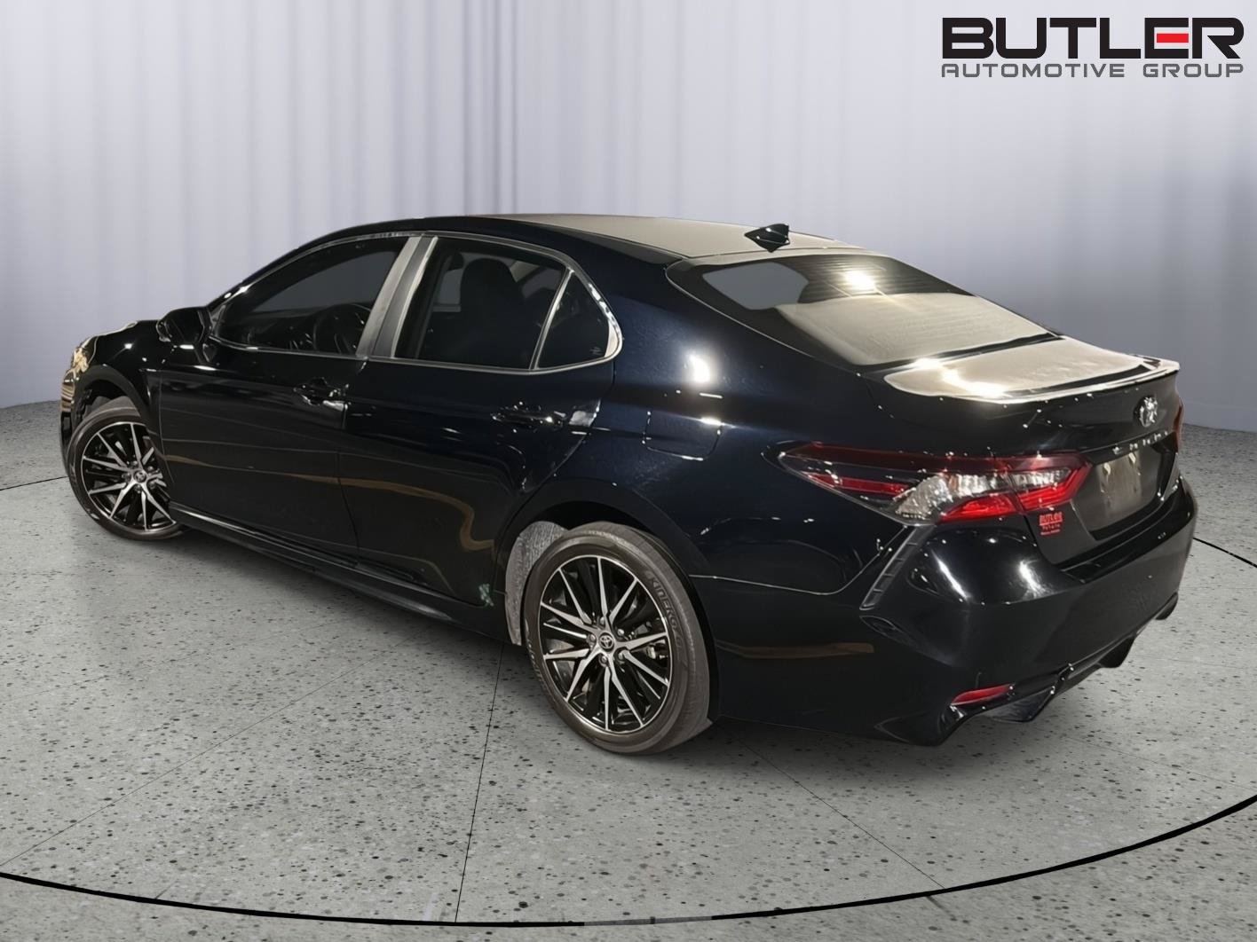 Used 2024 Toyota Camry SE w/ Convenience Package FWD image 4