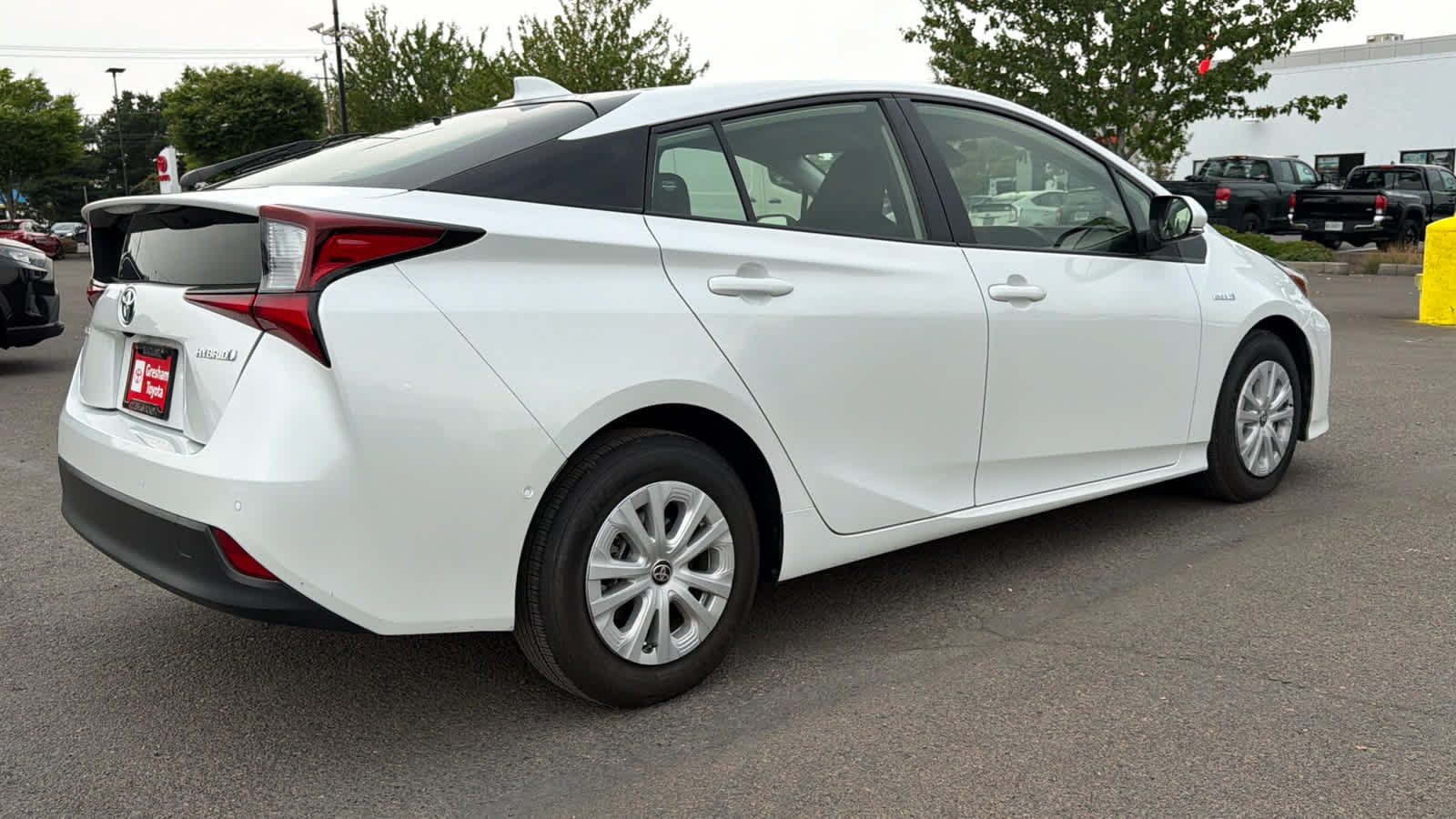 Used 2022 Toyota Prius LE FWD image 4
